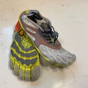 Vibram barefoot running shoes